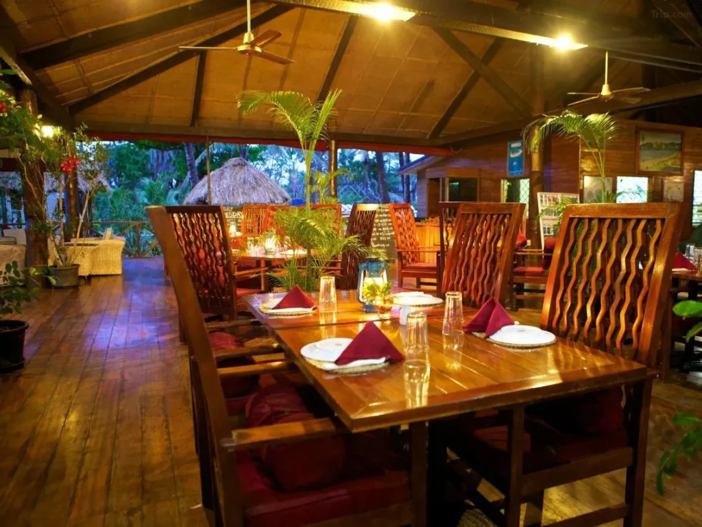 club-fiji-resort-in-wailoaloa-beach-restaurant